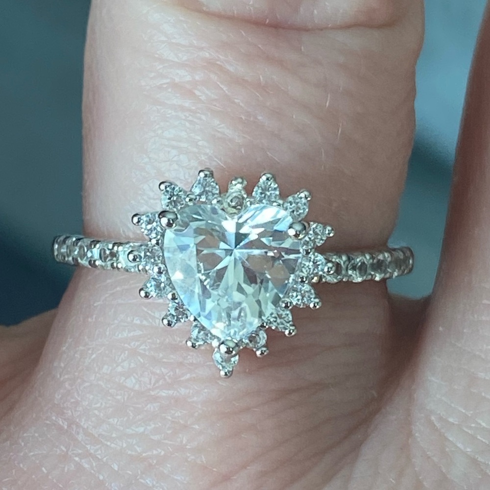 925 Sterling Silver White Sapphire Heart Shaped Ring size 7
